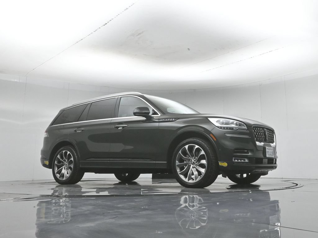 Used 2022 Lincoln Aviator Grand Touring w/ Equipment Group 301A AWD/4WD image 3