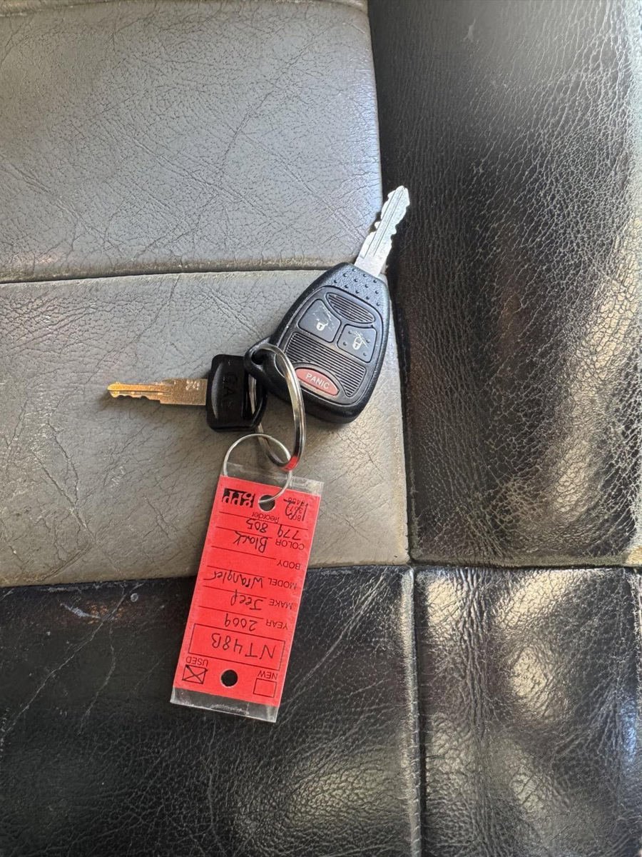 Used 2009 Jeep Wrangler Unlimited Sahara w/ Mopar Leather Group AWD/4WD image 33