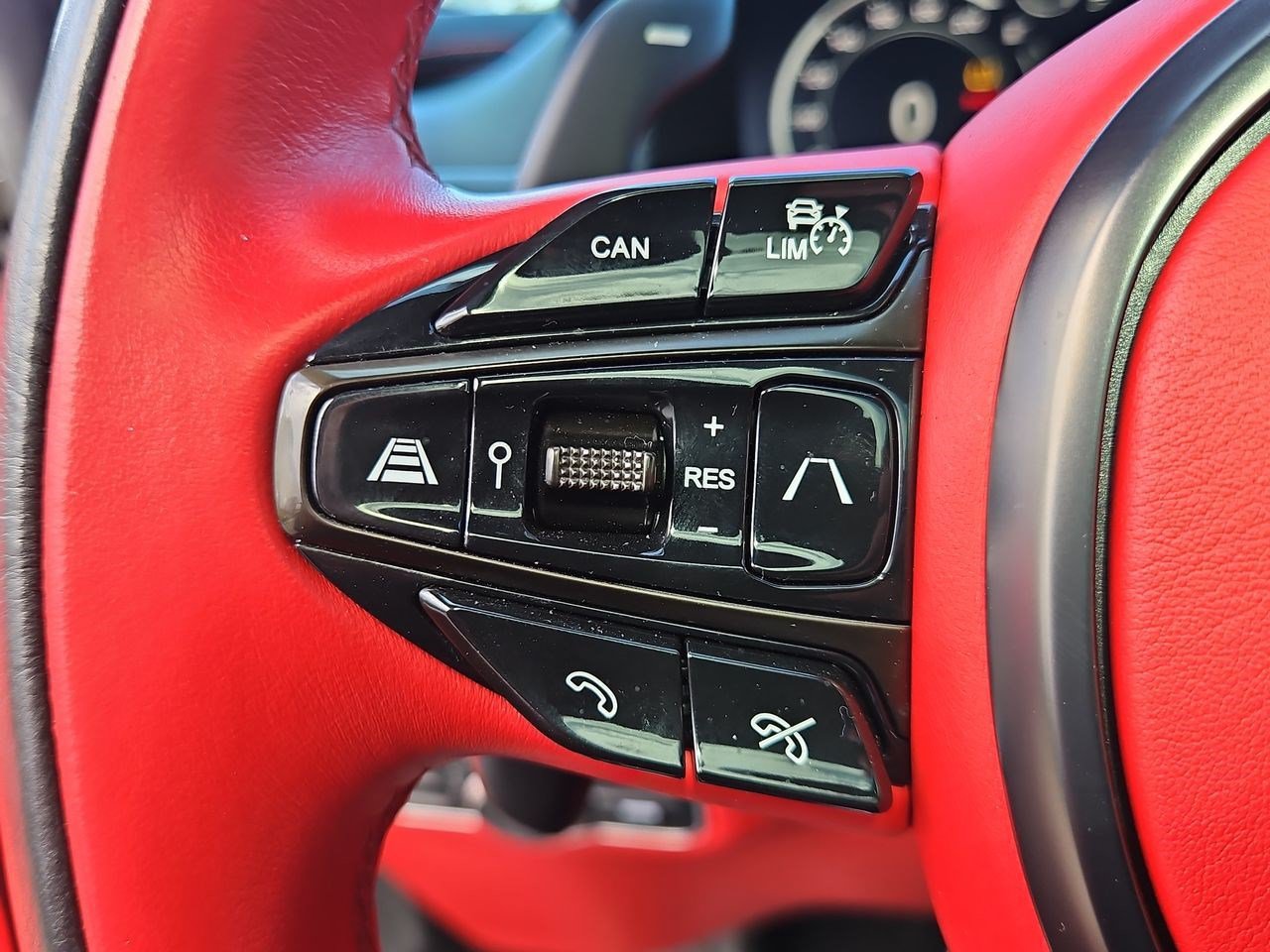 Used 2021 Aston Martin DBX AWD/4WD image 11