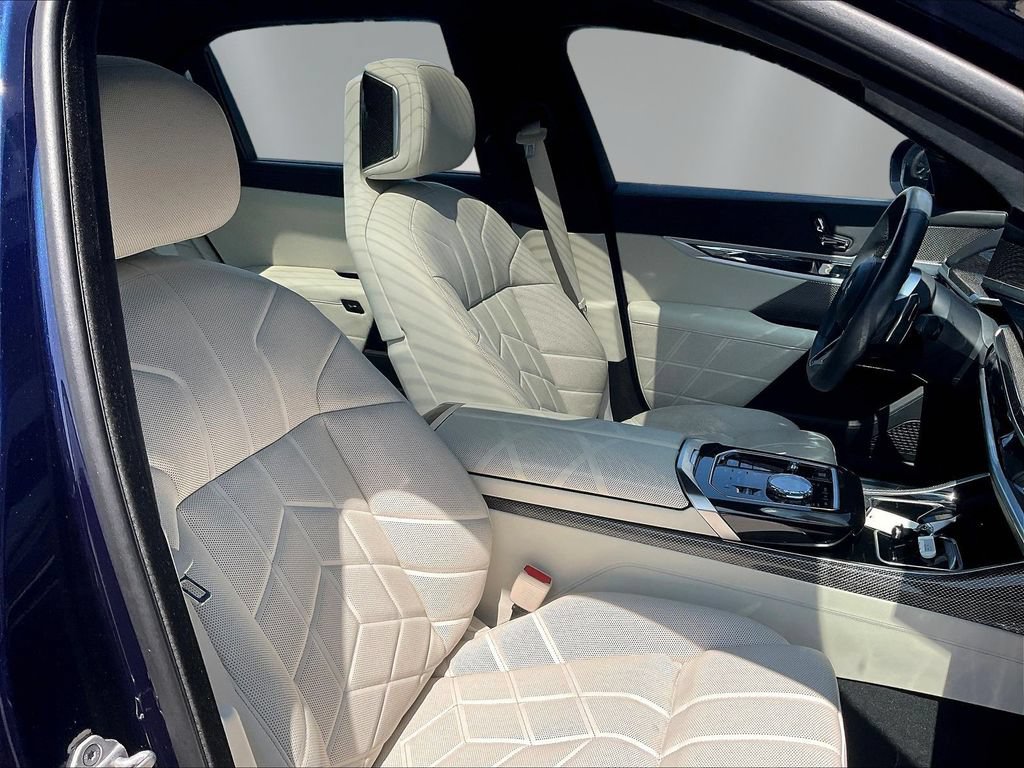 Used 2023 BMW 760i xDrive w/ Executive Package AWD/4WD image 28