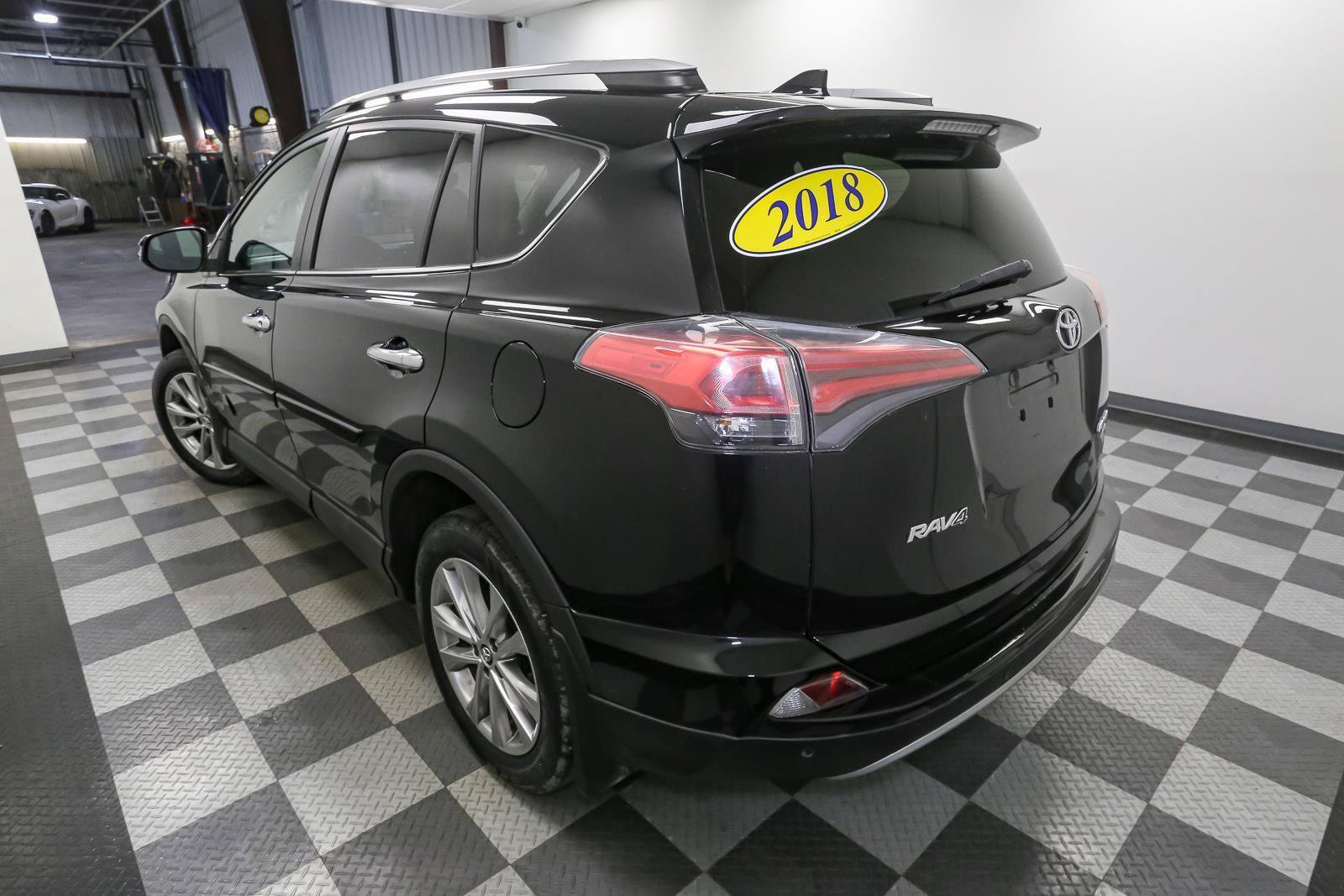 Used 2018 Toyota RAV4 Limited w/ Advanced Technology Package AWD/4WD image 9