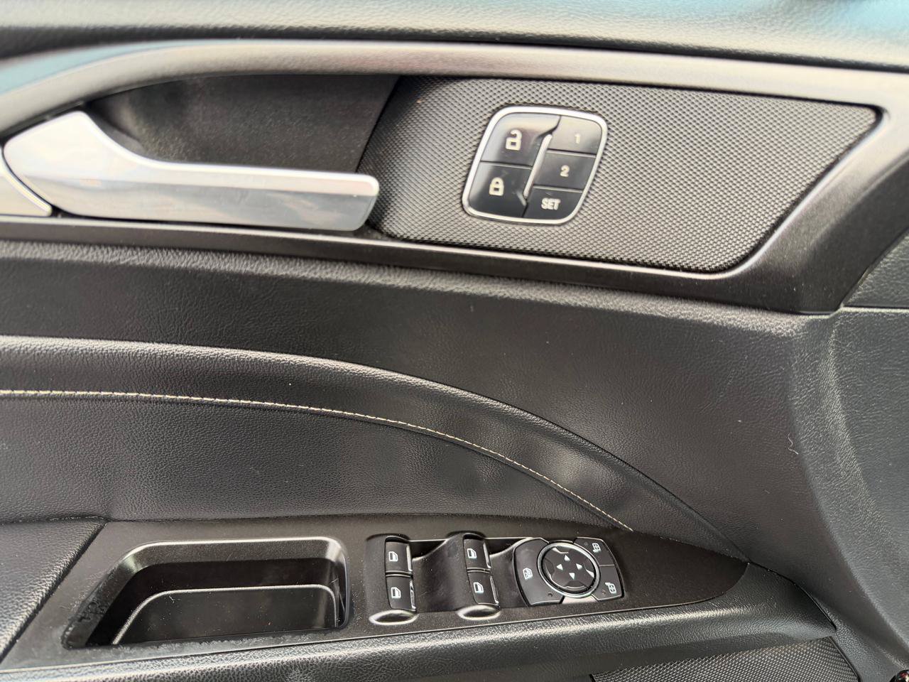 Used 2018 Ford Fusion Titanium AWD/4WD image 16