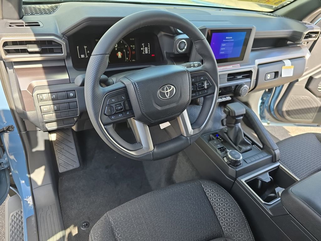 Used 2025 Toyota 4Runner SR5 AWD/4WD image 17