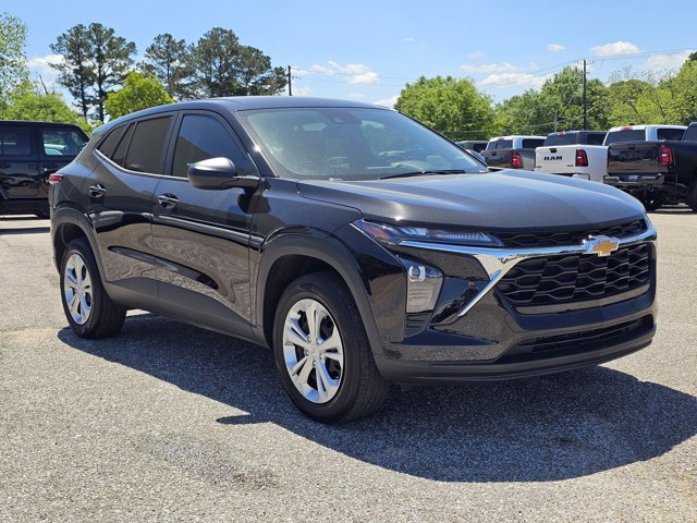 Used 2026 Chevrolet Trax LS FWD image 5