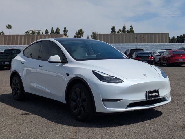 Used 2024 Tesla Model Y Long Range image 3