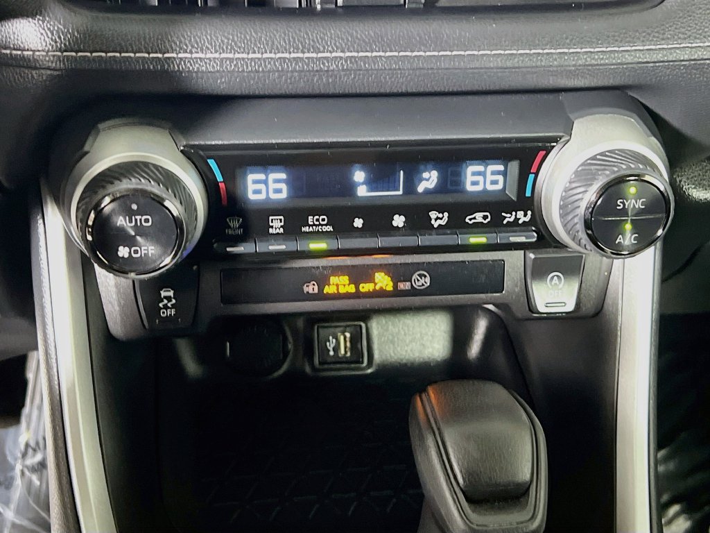 Used 2025 Toyota RAV4 XLE FWD image 23