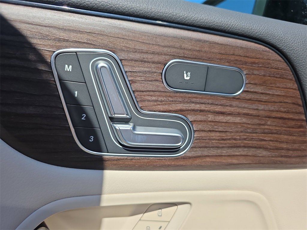 New 2026 Mercedes-Benz GLB 250 4MATIC image 11