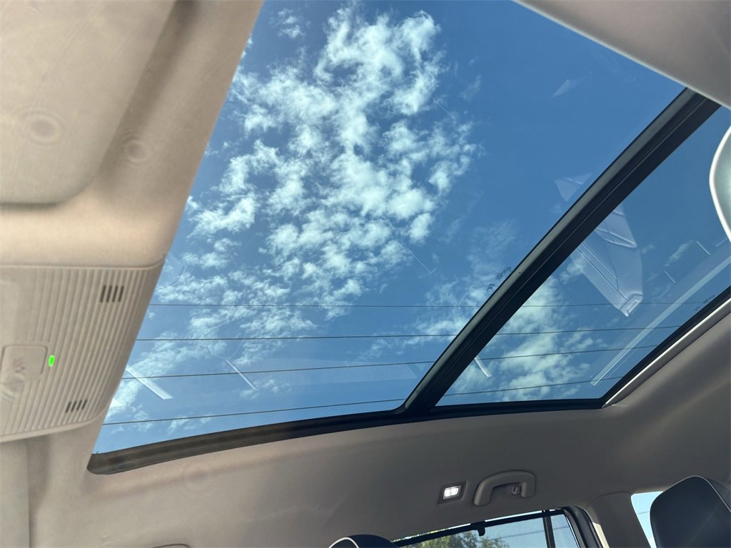 Used 2024 Volkswagen Atlas SEL Premium R-Line image 23