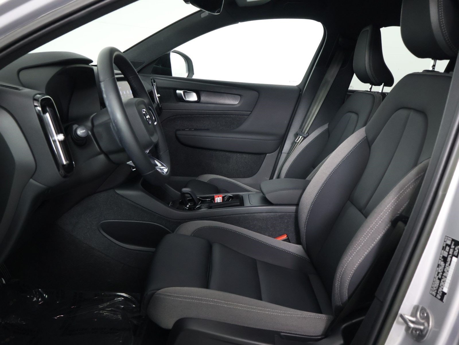 Certified 2023 Volvo XC40 Recharge Core w/ Protection Package Premier AWD/4WD image 29