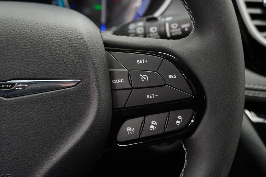 Used 2023 Chrysler Pacifica Touring-L w/ S Appearance Package image 36