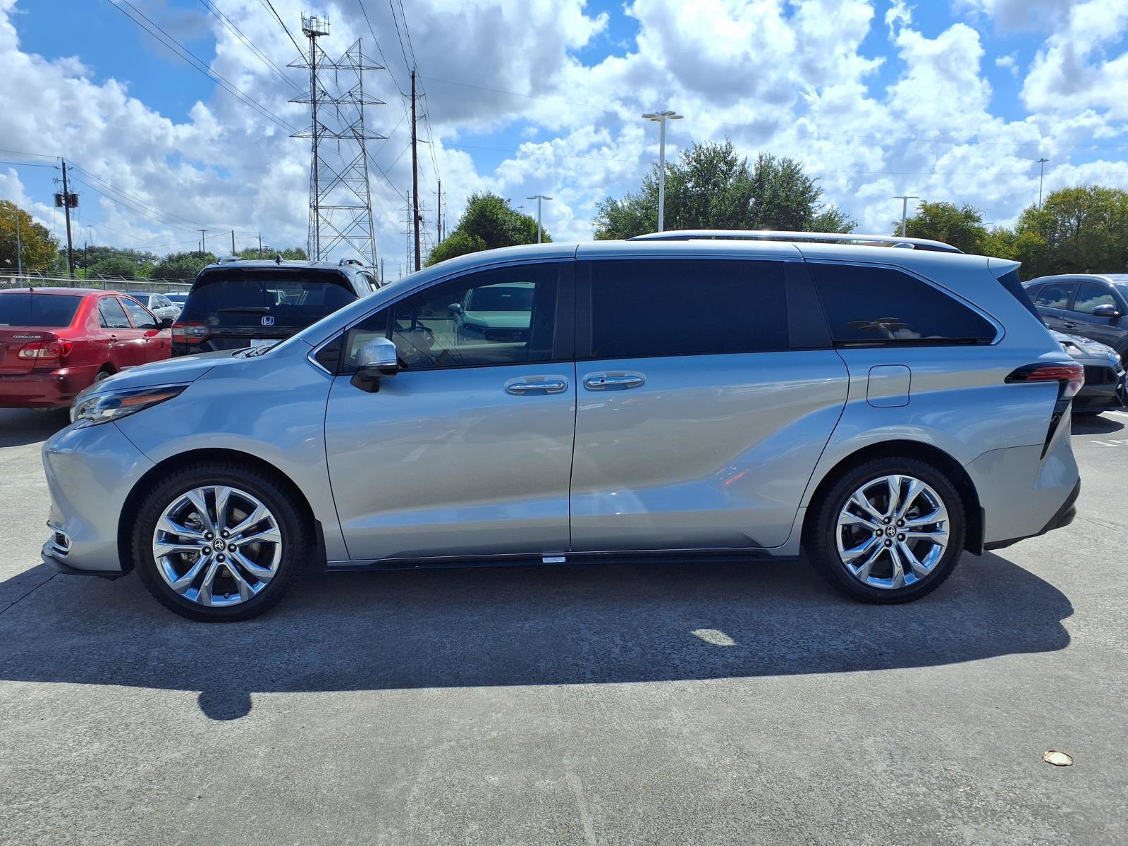 Used 2024 Toyota Sienna Platinum FWD image 24