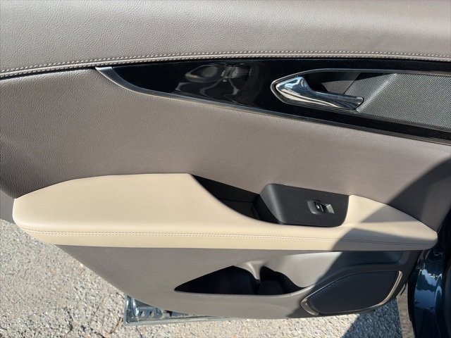 Used 2023 Lincoln Nautilus Reserve image 12