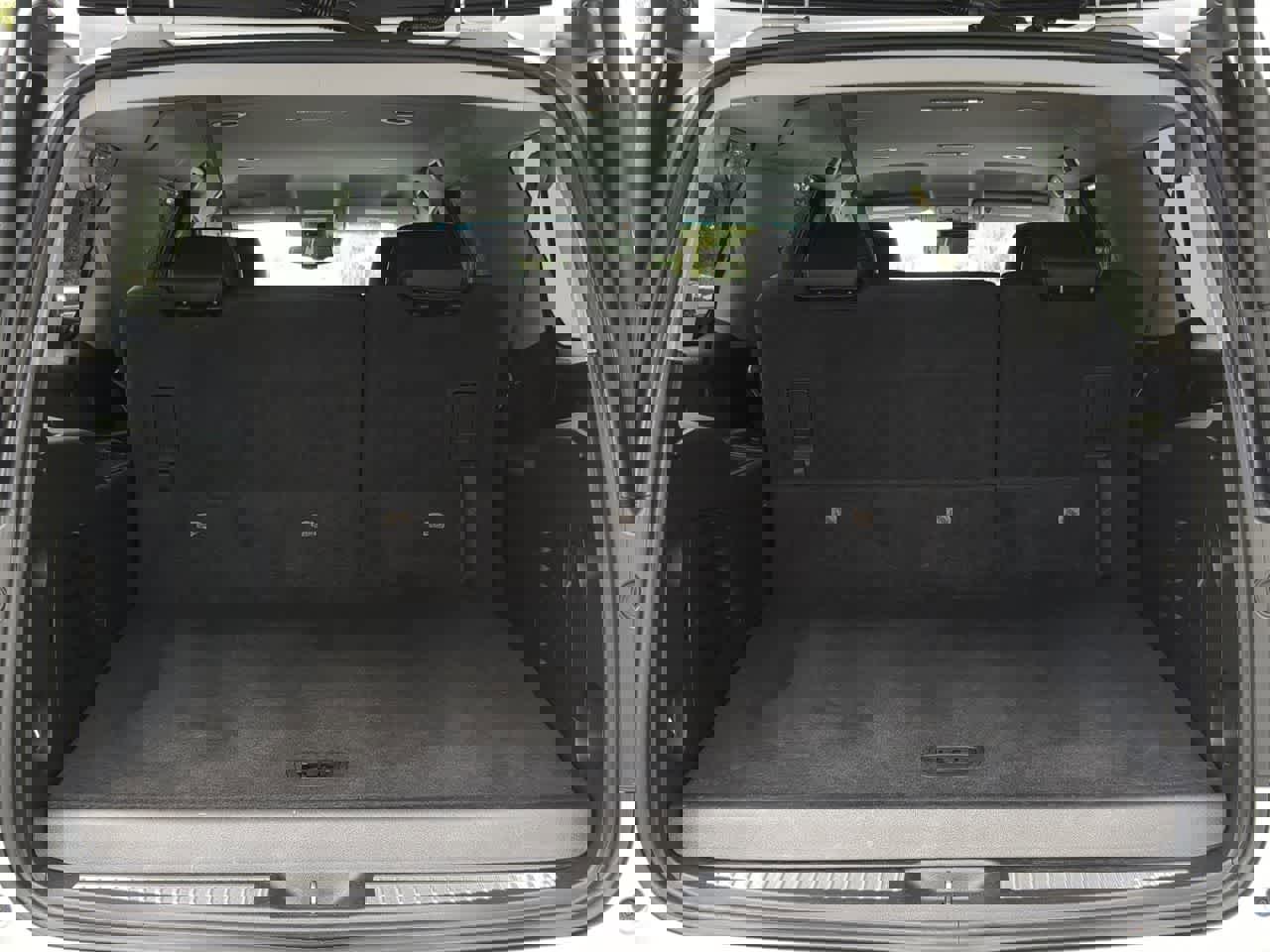 Used 2019 Chevrolet Suburban LT image 34