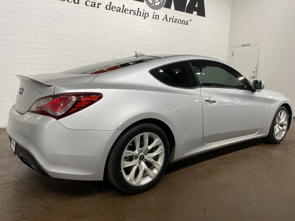 Used 2015 Hyundai Genesis 3.8 image 3