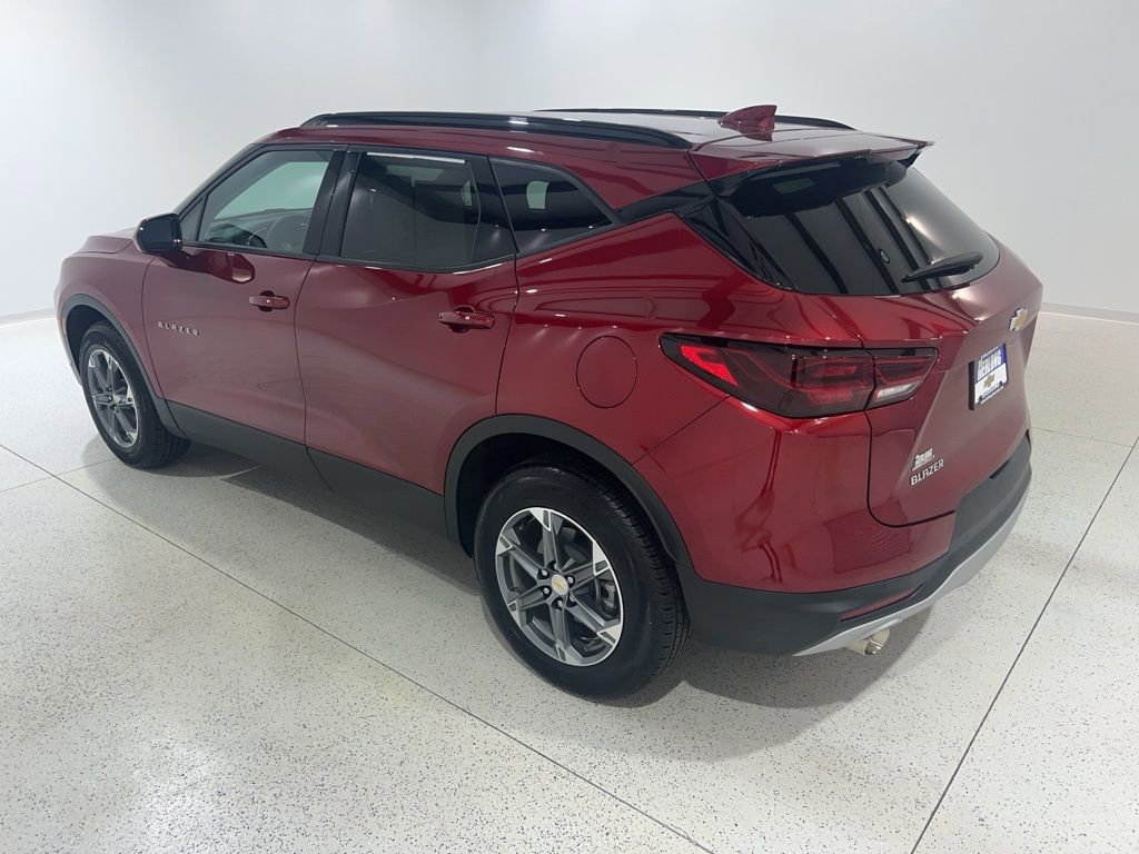 Used 2024 Chevrolet Blazer LT w/ Convenience Package FWD image 3