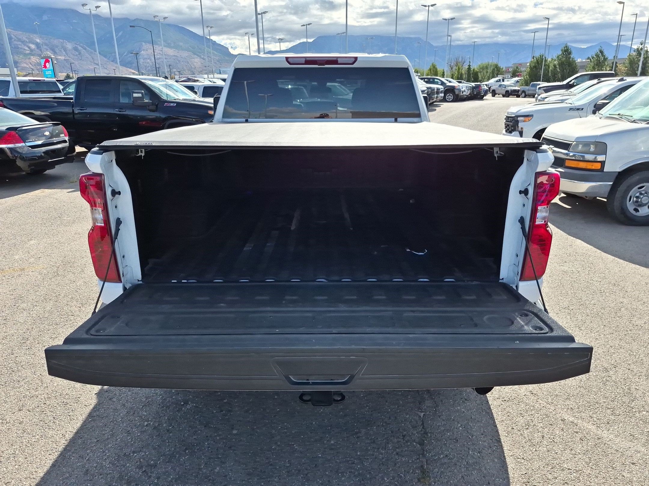 Used 2022 Chevrolet Silverado 2500 Custom w/ Gooseneck/5TH Wheel Package AWD/4WD image 27
