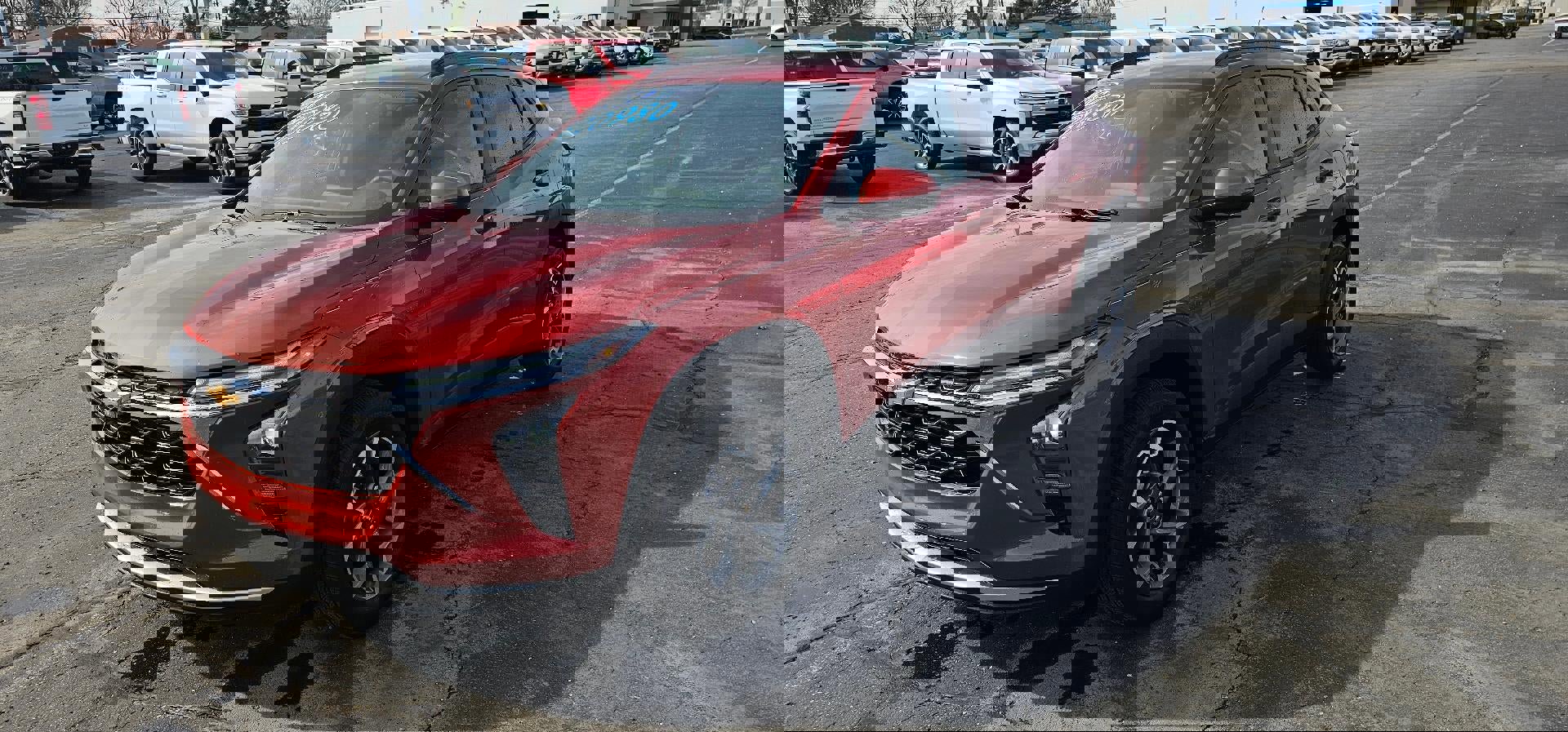 Used 2024 Chevrolet Trax LT w/ Driver Confidence Package image 3