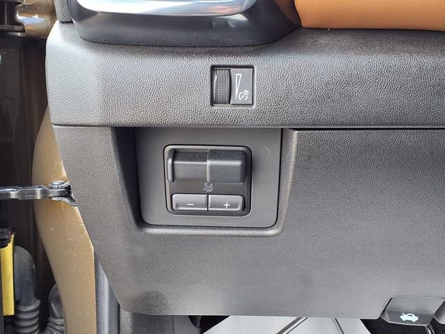 Used 2024 GMC Canyon AT4 w/ AT4 Premium Package image 5