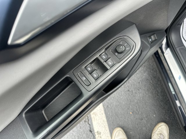 Used 2023 Volkswagen Taos SE w/ Panoramic Sunroof Package FWD image 18