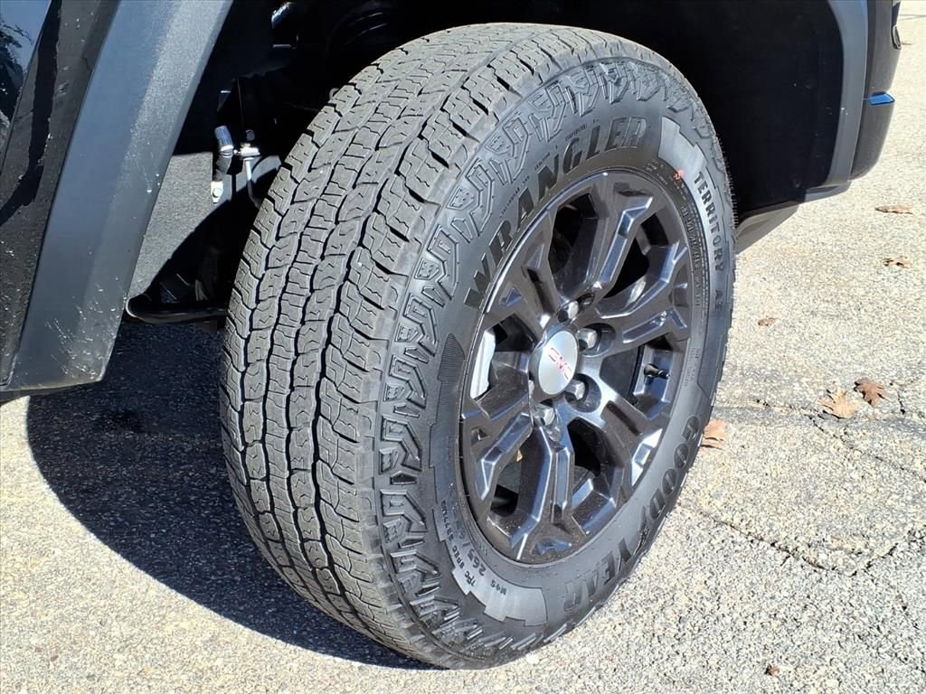 Used 2024 GMC Canyon Elevation image 8