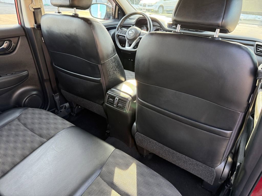 Used 2022 Nissan Rogue Sport SV w/ Technology Package image 23