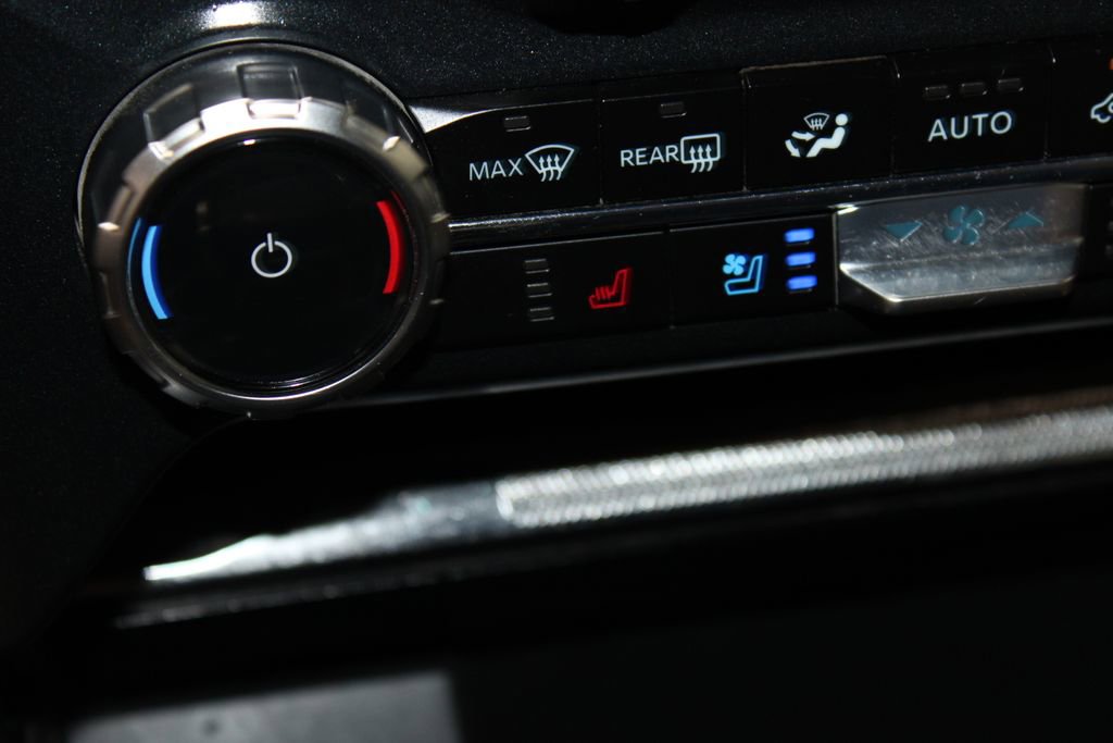 Used 2023 Ford F150 Lariat w/ Trailer Tow Package image 43