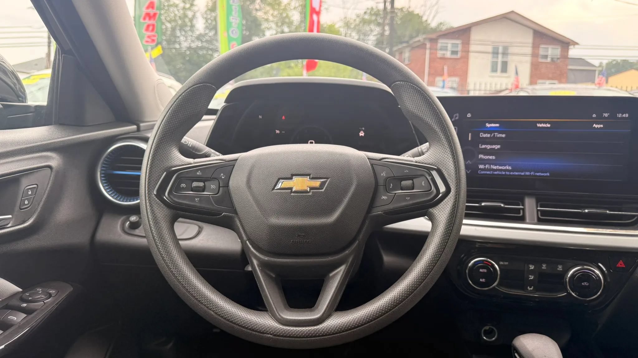 Used 2025 Chevrolet Trax LT FWD image 18