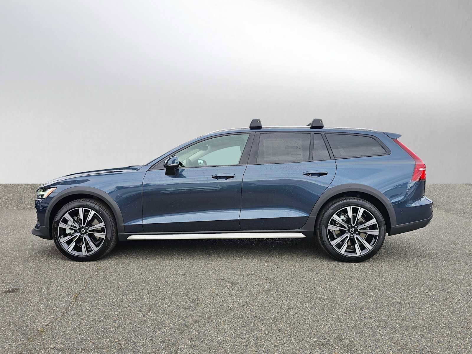 New 2026 Volvo V60 B5 Cross Country Ultra w/ Climate Package image 6