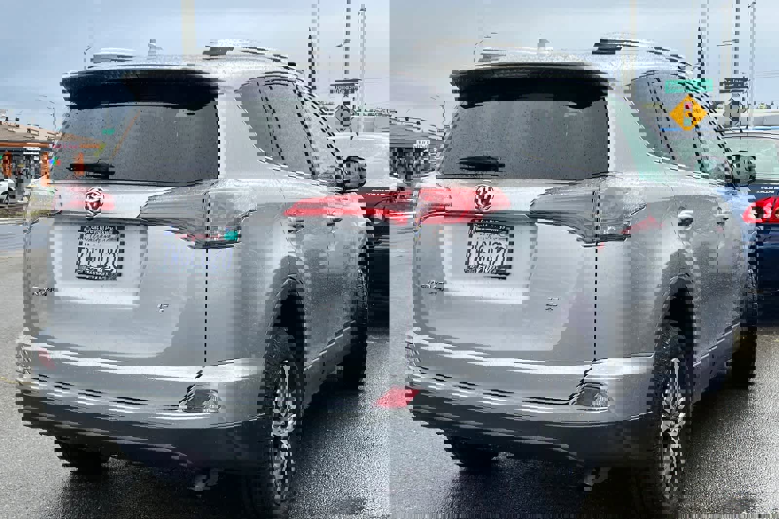 Used 2017 Toyota RAV4 LE FWD image 4