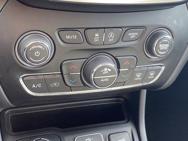 Used 2019 Jeep Cherokee Limited w/ Luxury Group image 23