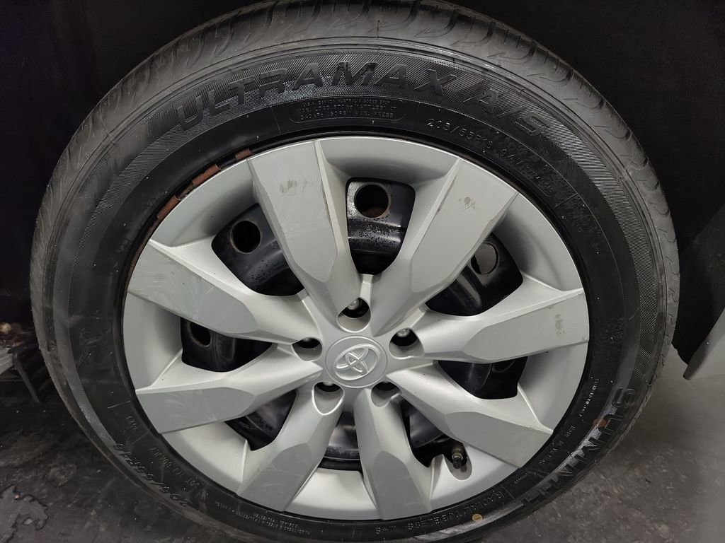 Used 2015 Toyota Corolla LE image 10