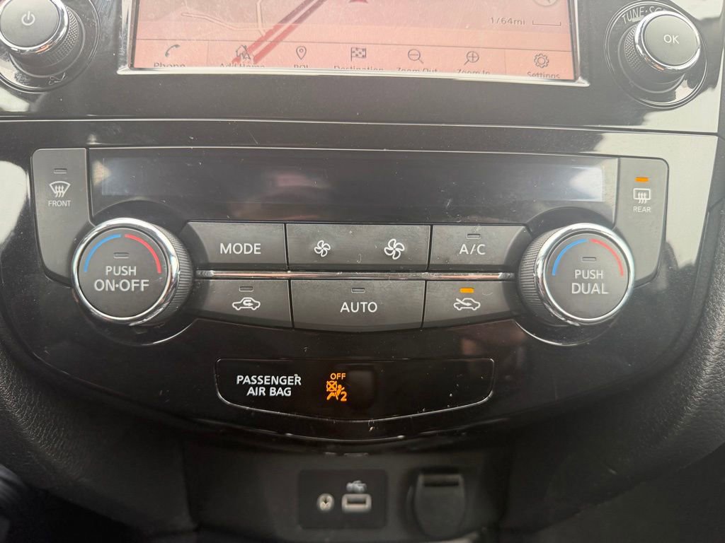 Used 2020 Nissan Rogue SV w/ Premium Package FWD image 29