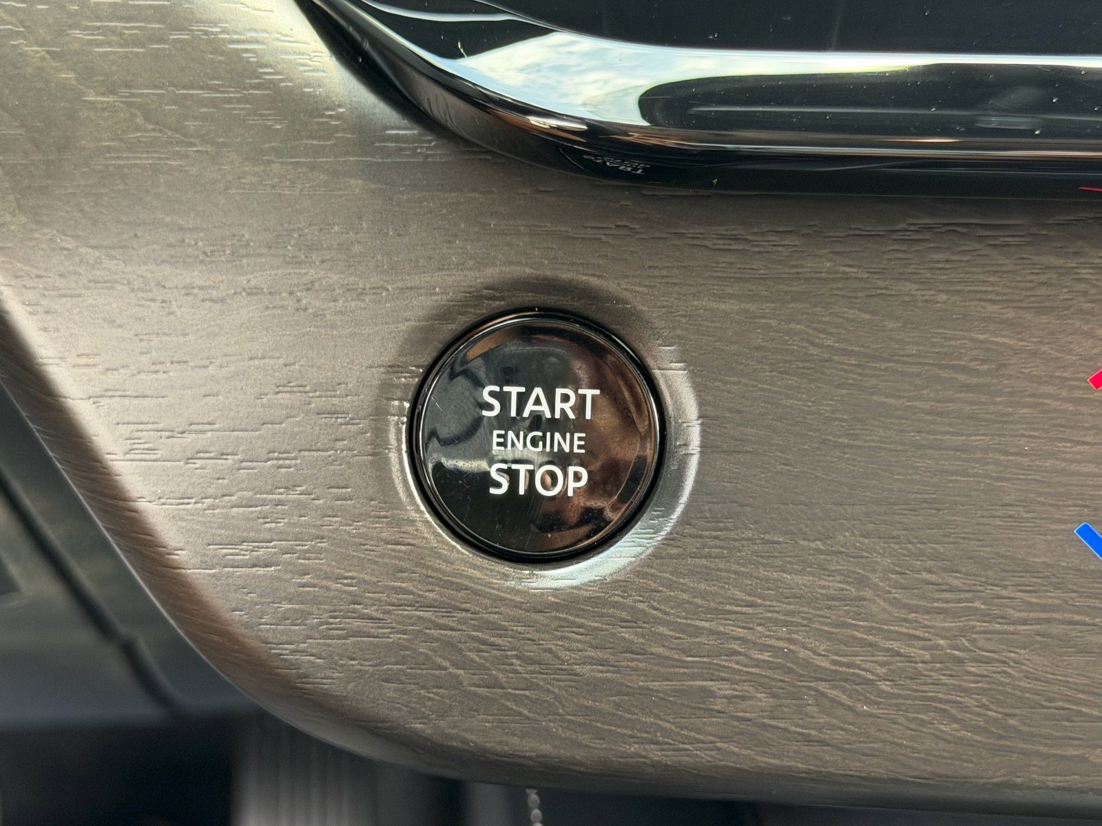 Certified 2025 Nissan Murano SV FWD image 30