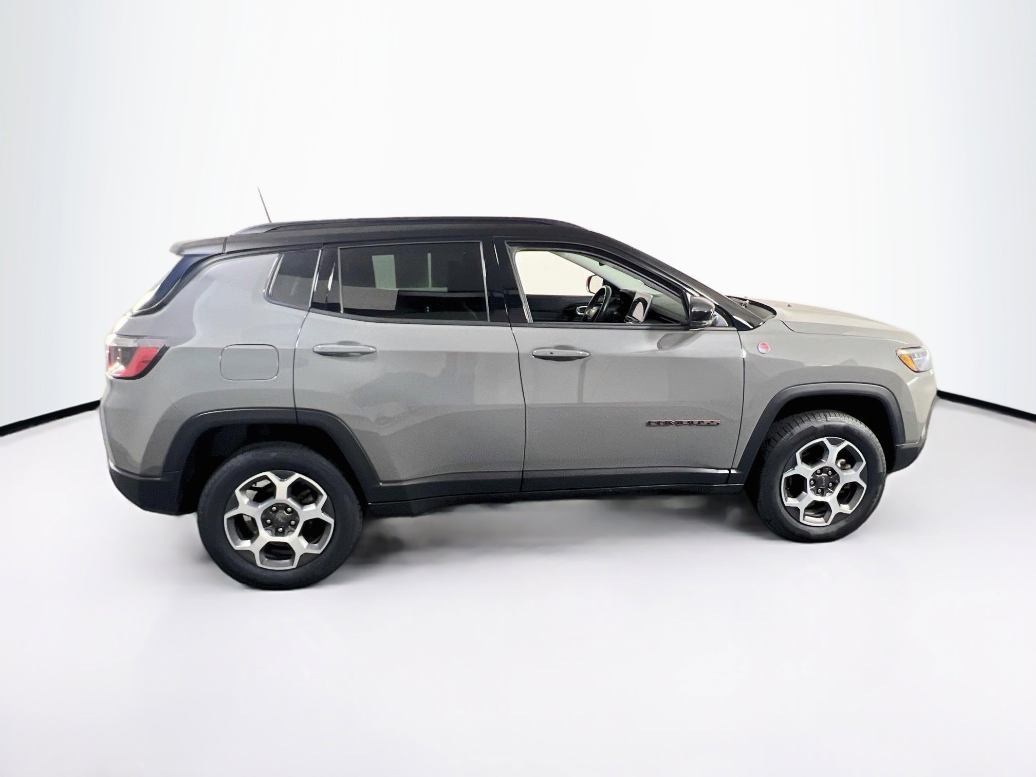 Used 2022 Jeep Compass Trailhawk w/ Trailhawk Convenience Group AWD/4WD image 4