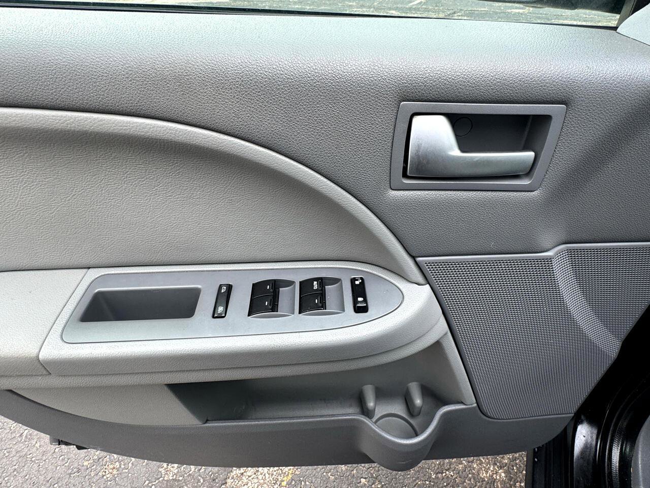 Used 2006 Ford Freestyle SEL image 25