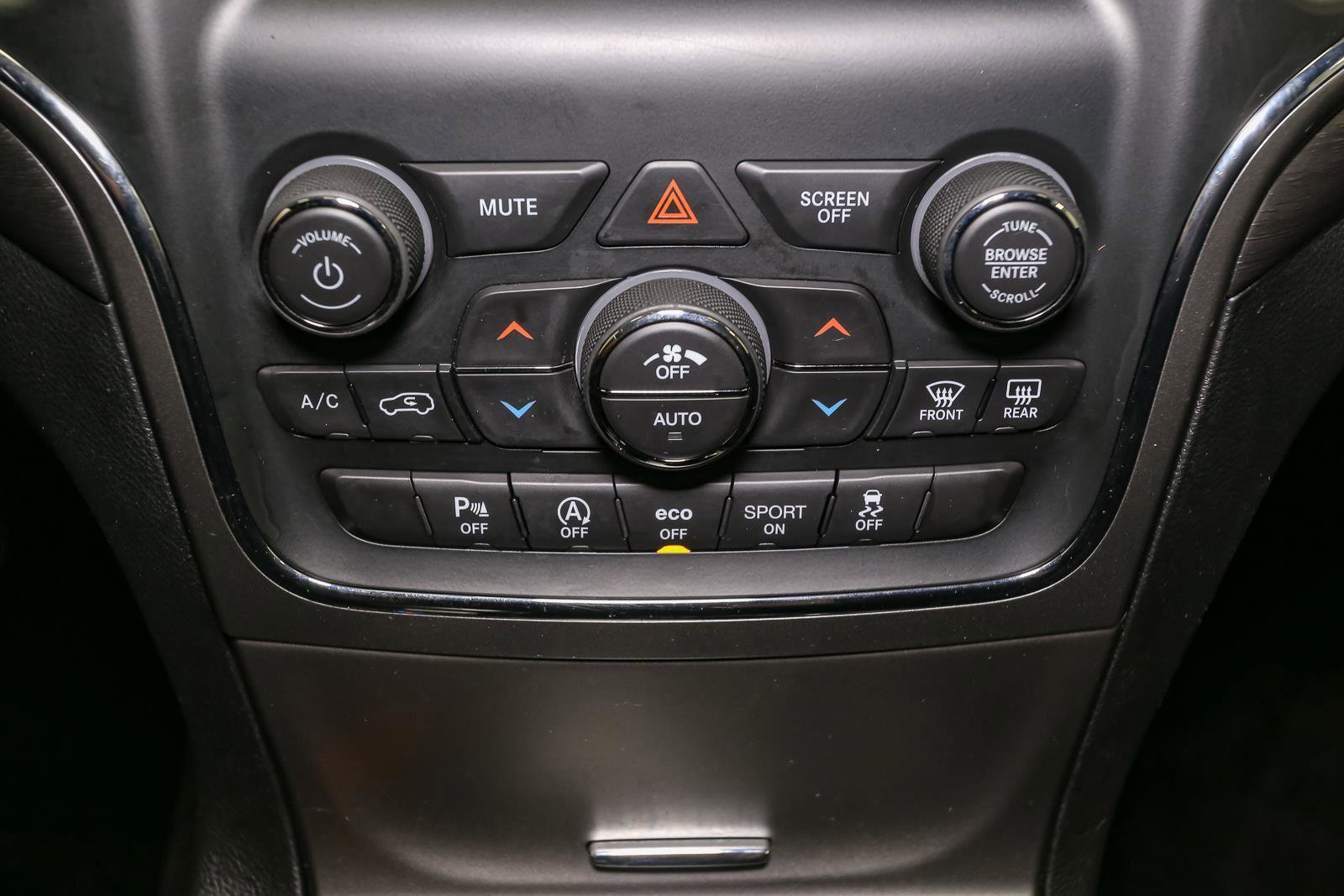 Used 2018 Jeep Grand Cherokee Laredo image 30