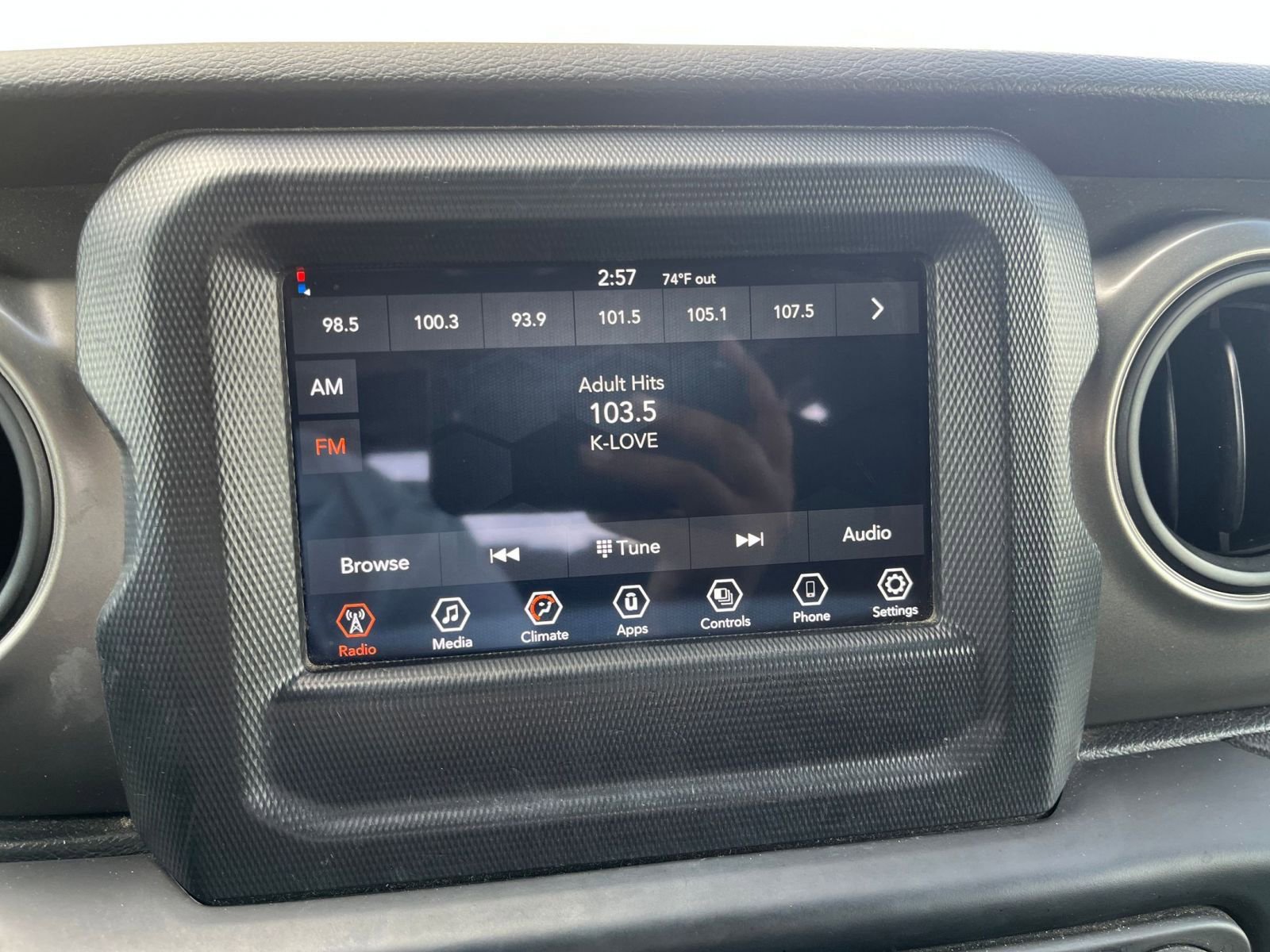 Used 2023 Jeep Wrangler Sport image 17