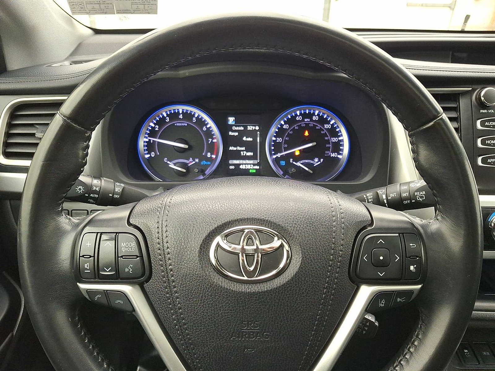 Certified 2019 Toyota Highlander SE image 16