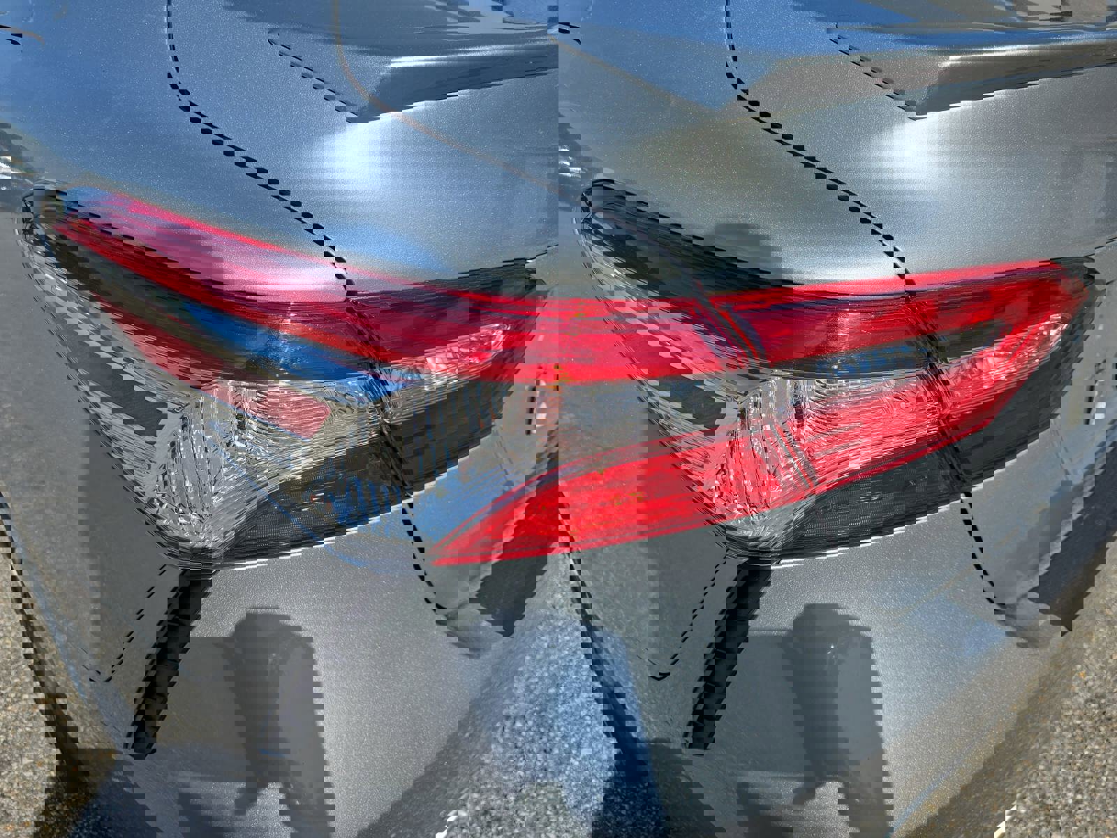 Used 2020 Toyota Camry SE FWD image 36