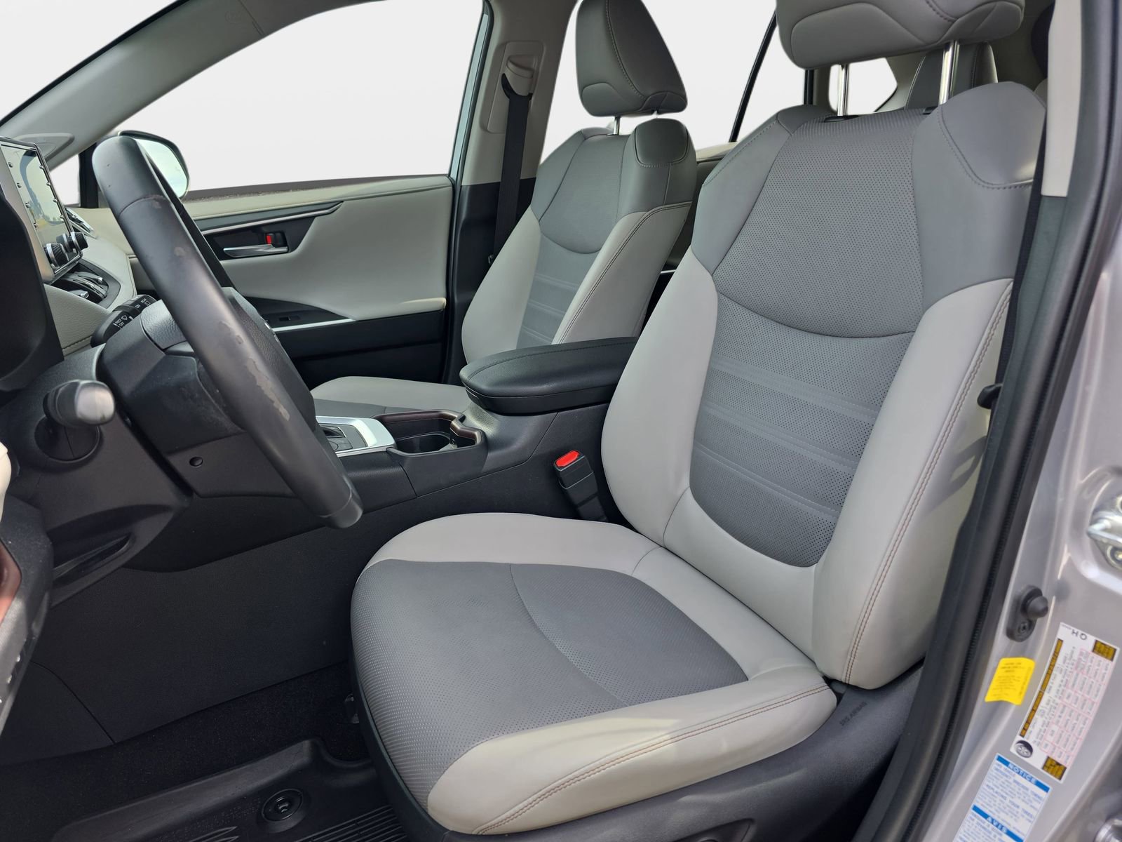 Used 2020 Toyota RAV4 Limited image 15