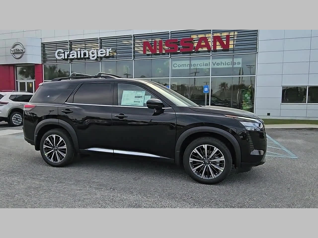 New 2026 Nissan Pathfinder Platinum FWD image 35