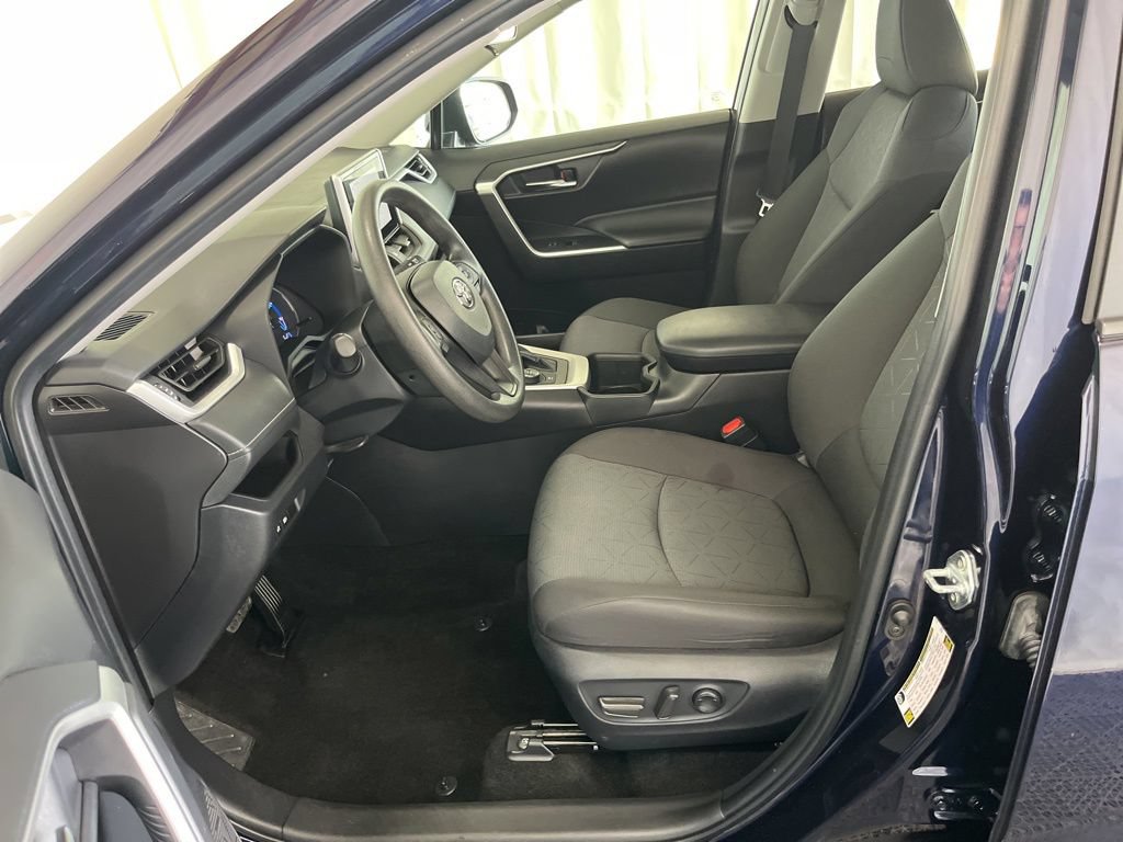 Used 2024 Toyota RAV4 XLE AWD/4WD image 3