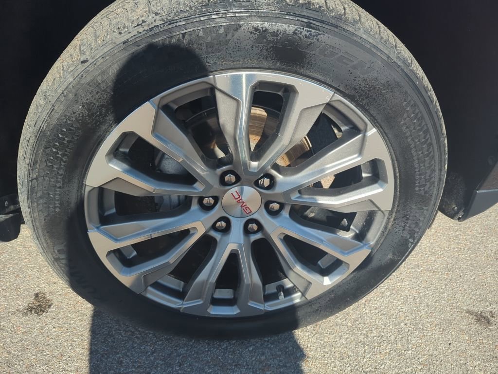 Used 2021 GMC Yukon Denali w/ Denali Premium Package image 6