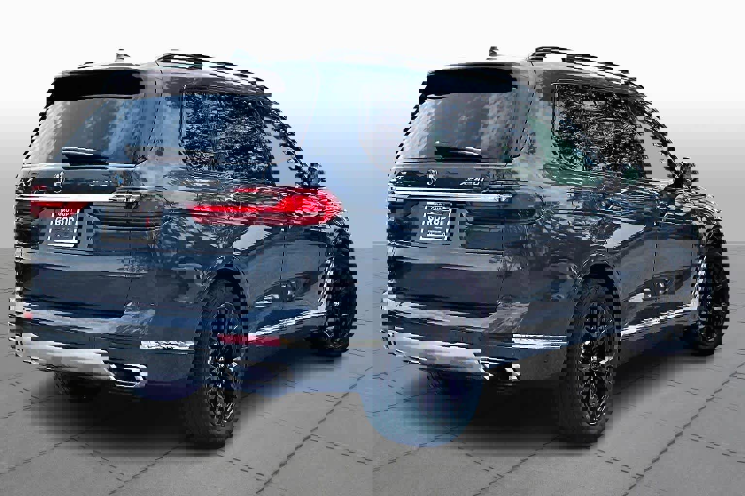 Used 2022 BMW X7 xDrive40i w/ Premium Package image 13