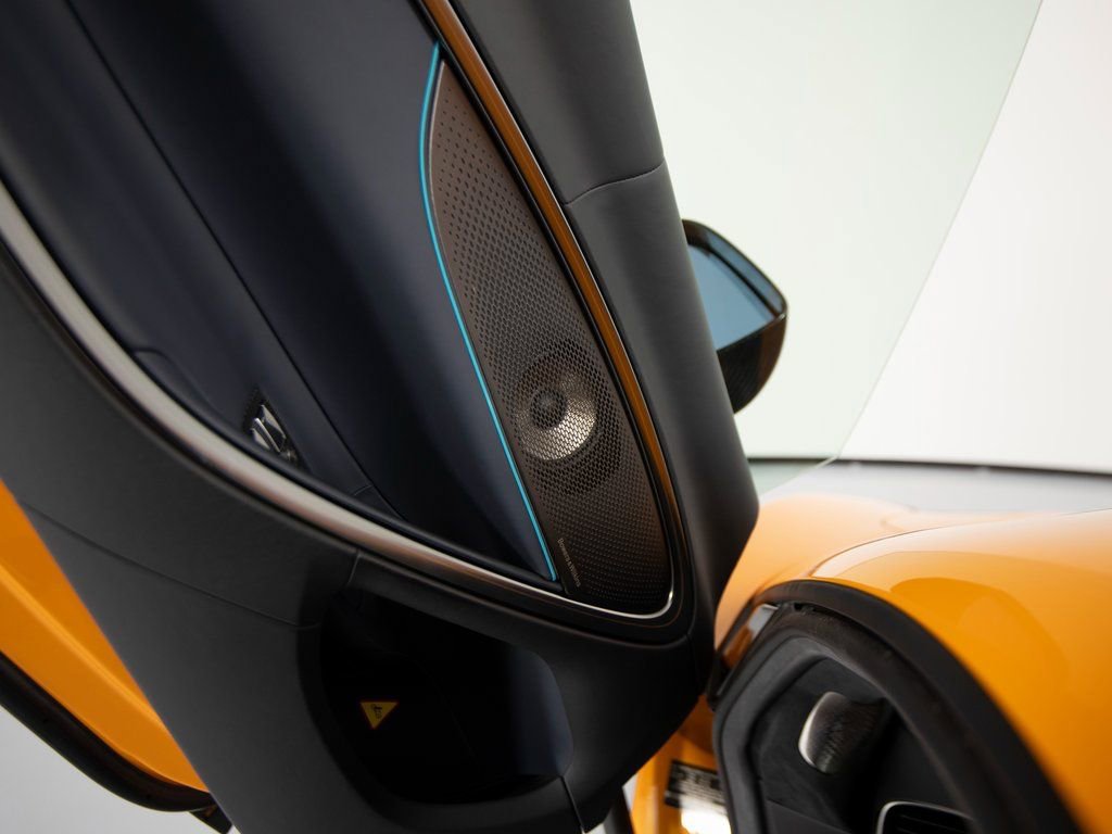 Used 2023 McLaren Artura image 12