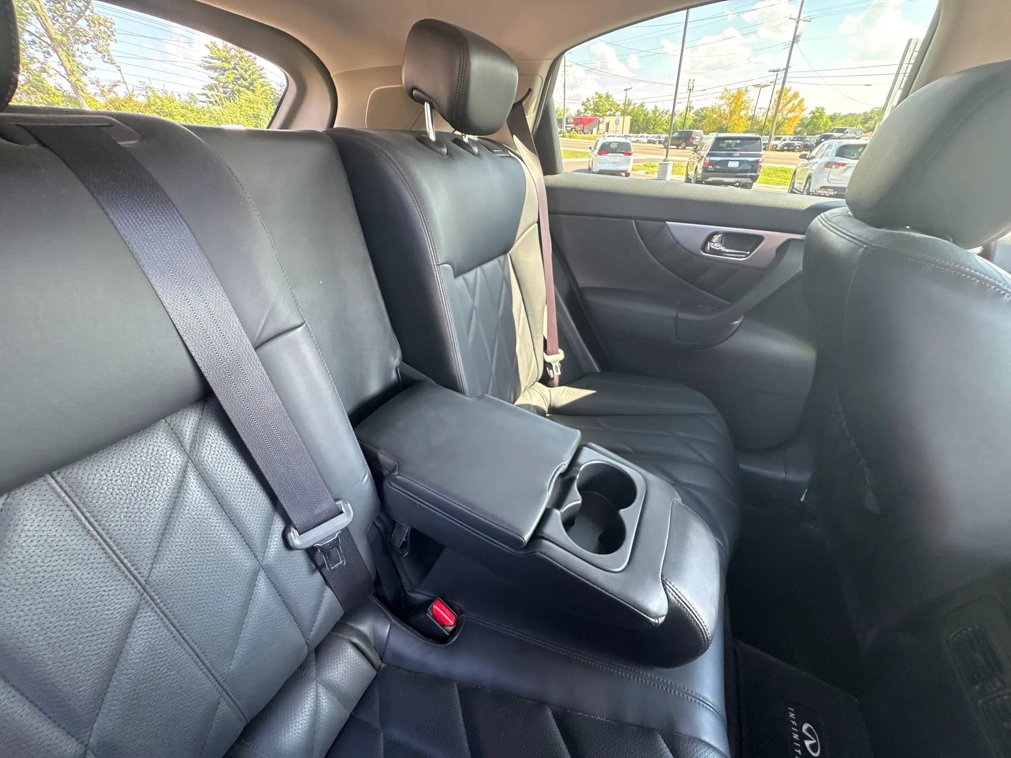 Used 2011 INFINITI FX35 AWD w/ Premium Pkg image 28