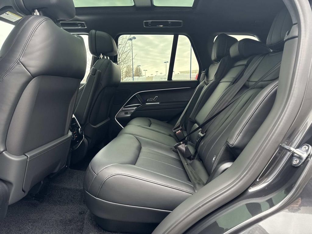 New 2026 Land Rover Range Rover SE image 13
