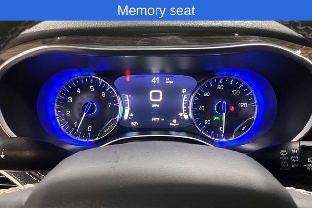 Used 2023 Chrysler Pacifica Limited image 16
