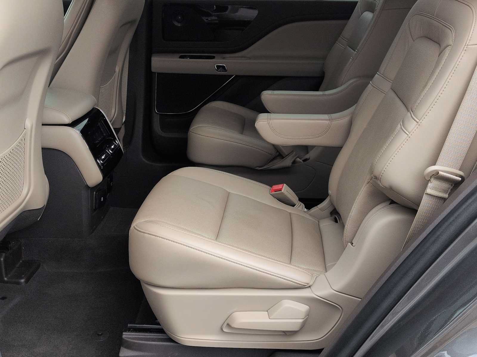 Used 2023 Lincoln Aviator Reserve w/ Equipment Group 201A AWD/4WD image 21