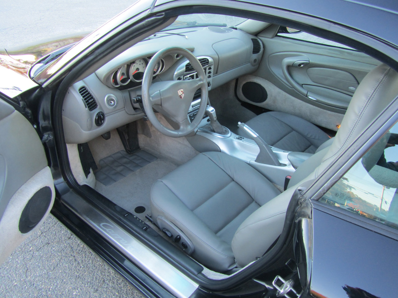 Used 2001 Porsche 911 Carrera image 12